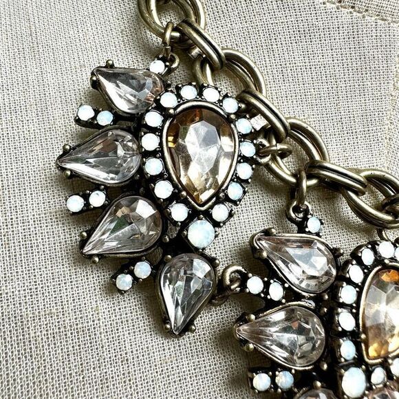 Rhinestone statement necklace - Picture 6 of 9